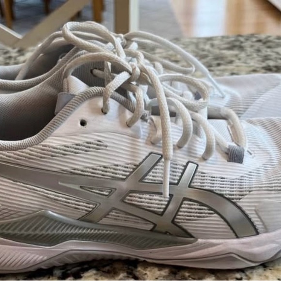 ASICS gel tactic Sz 9 women’s shoes - Picture 9 of 9